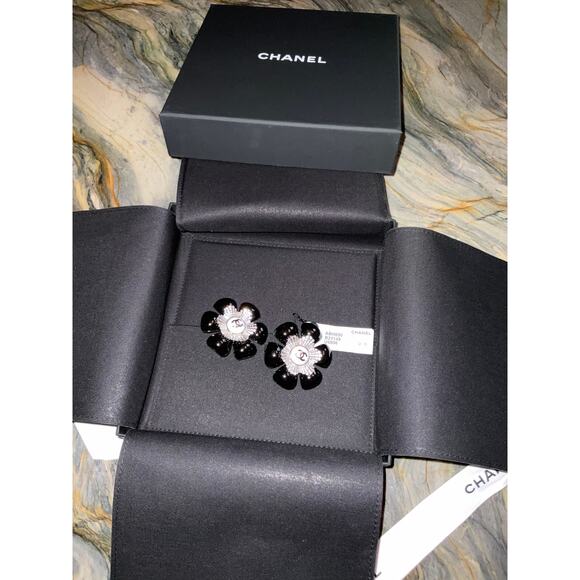 2025 Chanel Clip Earrings (NWT) - Picture 3 of 4